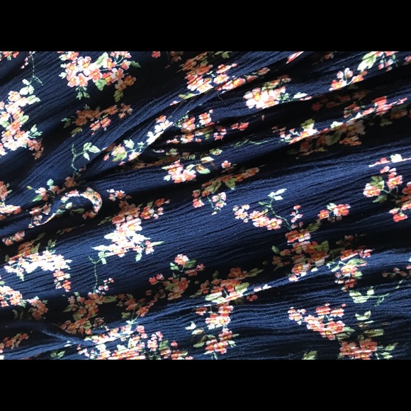 🌷 Blue Rain Floral Romper 🌷 - Picture 10 of 10